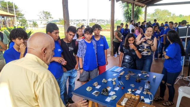 Estudantes durante o Brincando e Aprendendo