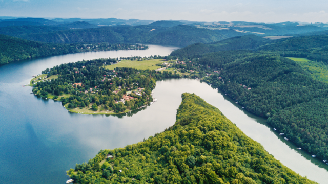 Vista aérea de uma região de bacia hidrográfica