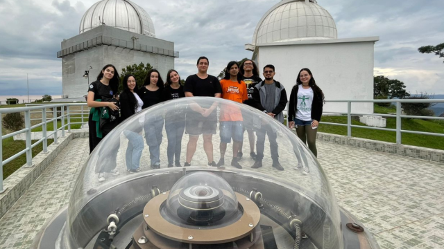 Grupo da UFU no observatório