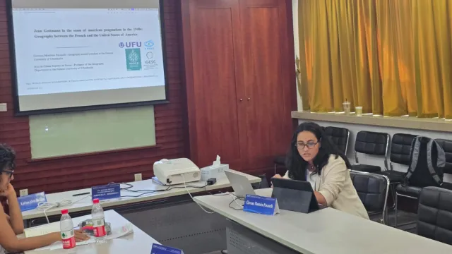 Mestranda apresenta trabalho