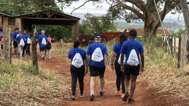 Servidores da UFU realizam caminhada no Campus Glória