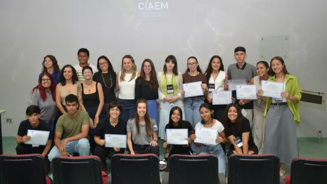 Alunos formandos e equipe Ciaem