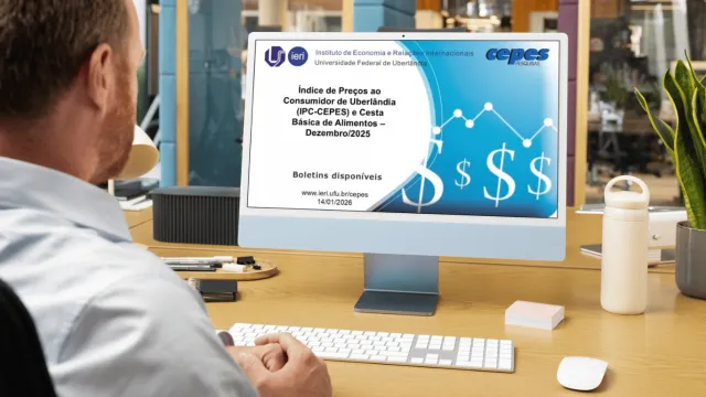 Economista sentado em frente ao computador observa Boletim Cepes UFU