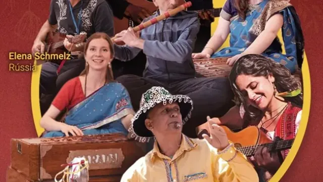 pessoas tocando instrumentos