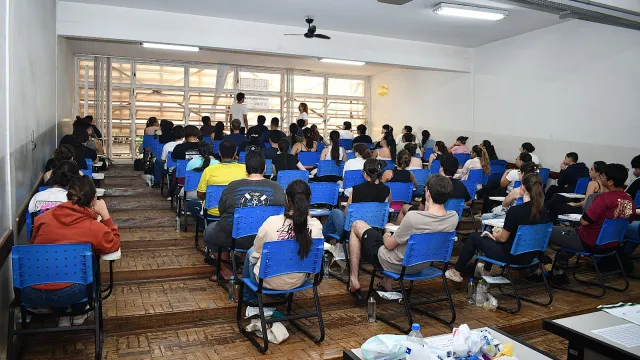 Candidatos em sala de aula no Vestibular UFU 2026/2