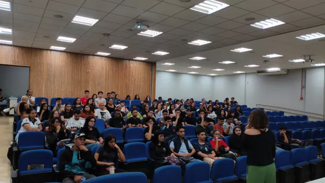 Registro da mesa redonda realizada pelo evento.