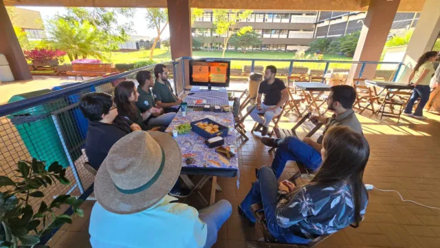 Mesa composta por pessoas que participaram do Nuplamflor Talk