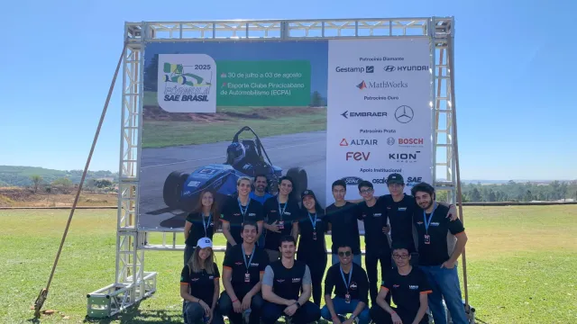 Laboratório de Mobilidade Automobilística e Urbana apresenta primeiro carro elétrico desenvolvido por alunos da UFU em evento de lançamento