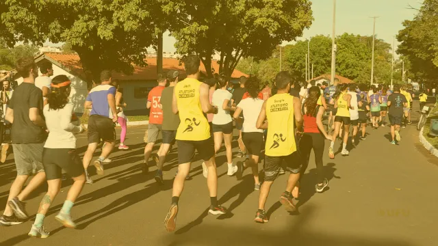 Corredores participam de evento no Parque do Sabiá