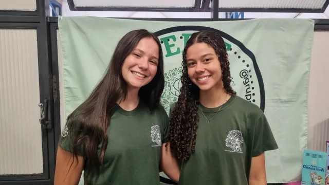 Julia Brito de Oliveira e Laura Rodrigues de Souza, estudantes do CAp/UFU