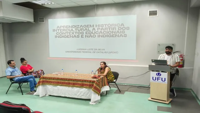 Mesa composta pela  professora Luciana Leite da Silva, professora Patrícia Nascimento e o professor Roberto Mori