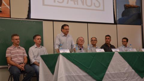 Recepção dos ingressantes do semestre letivo 2018-1 teve a participação do reitor da UFU e de representantes das pró-reitorias (foto: Milton Santos)