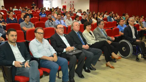 Aula aconteceu no auditório do Bloco 5S do Campus Santa Mônica (Foto: Milton Santos)