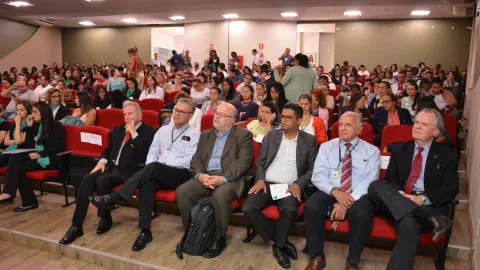 Abertura do evento ocorreu no Anfiteatro do Bloco 8C no Campus Umuarama da UFU (Foto: Milton Santos)