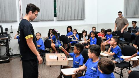 Entrega de dispositivos pedagógicos eletroeletrônicos à rede municipal de educação de Uberlândia (Milton Santos)