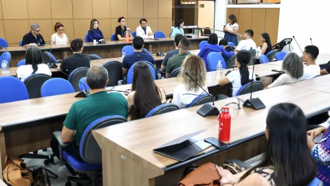 Novos servidores tomam na UFU (fotos: Marco Cavalcanti)