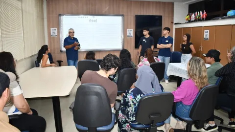 Os alunos do programa de Estudantes-Convênio de Português como Lingua Estrangeira/ Foto: Milton Santos