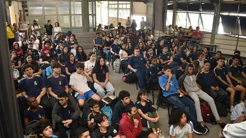 Roda de conversa com a doutoranda Faryal Khan (Fotos: Lucas Mendes)