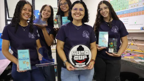 Foto: Marco Cavalcanti A professora Maísa é coordenadora de diversos projetos voltados a iniciação científica