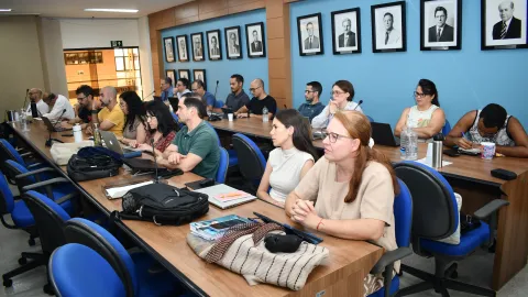 Reunião do Conselho de Graduação (Milton Santos)
