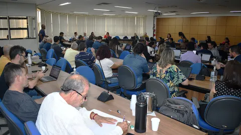 Reunião do Conselho de Graduação (Milton Santos)