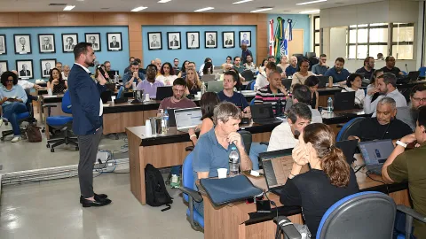 Reunião do Conselho de Graduação (Milton Santos)