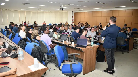 Reunião do Conselho de Graduação (Milton Santos)