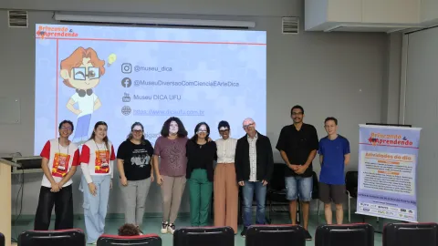 Participantes e palestrantes da oficina sobre ações de extensão