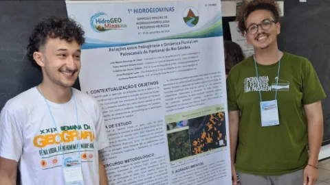 Apresentação de trabalho durante o I Simpósio Mineiro de Hidrogeomorfologia e Recursos Hídricos (foto: Acervo dos pesquisadores)