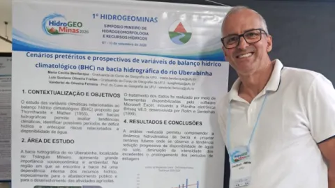 Apresentação de trabalho durante o I Simpósio Mineiro de Hidrogeomorfologia e Recursos Hídricos (foto: Acervo dos pesquisadores)