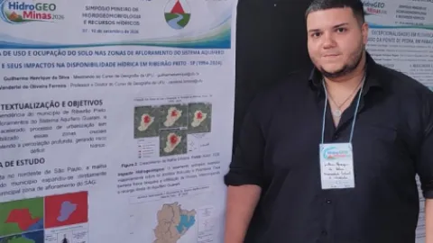 Apresentação de trabalho durante o I Simpósio Mineiro de Hidrogeomorfologia e Recursos Hídricos (foto: Acervo dos pesquisadores)