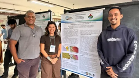 Apresentação de trabalho durante o I Simpósio Mineiro de Hidrogeomorfologia e Recursos Hídricos (foto: Acervo dos pesquisadores)