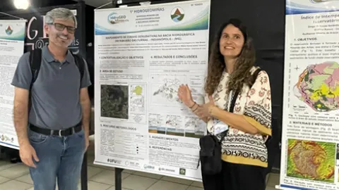 Apresentação de trabalho durante o I Simpósio Mineiro de Hidrogeomorfologia e Recursos Hídricos (foto: Acervo dos pesquisadores)