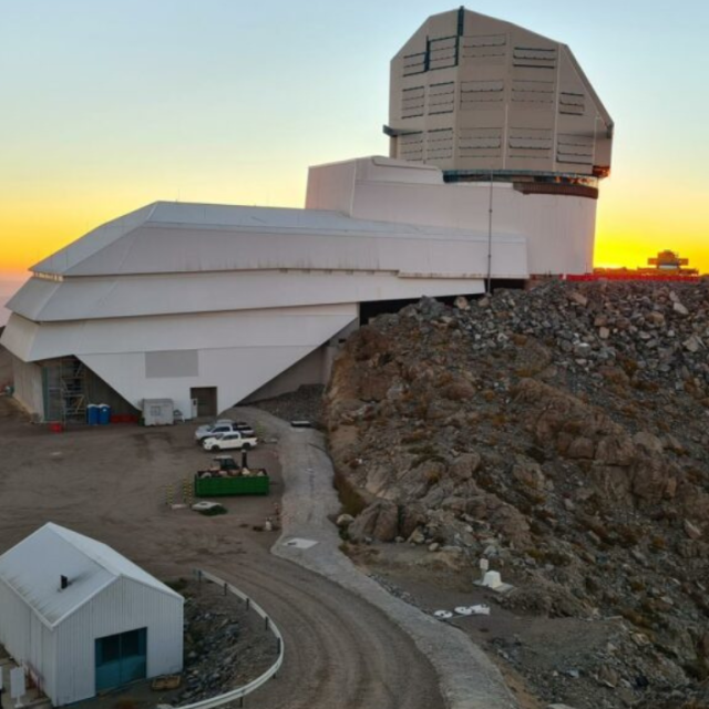 Vera C. Rubin Observatory, em meio ao deserto do Atacama, no Chile 